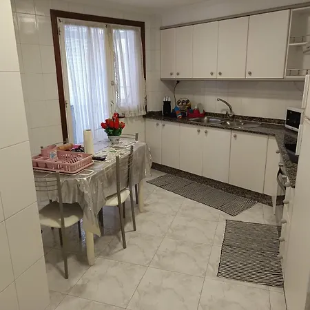 Piso Amplio En Con Parking * Vigo